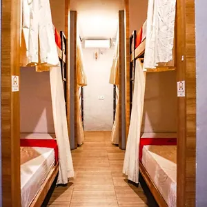 reddoorz-hostel-near-lippo-mall-kuta.hotelsseminyak.net/